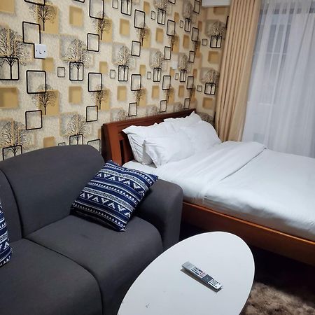 ナイロビLovely & Cozy Compact Studio Near Airport With Rooftop Viewアパートメント エクステリア 写真