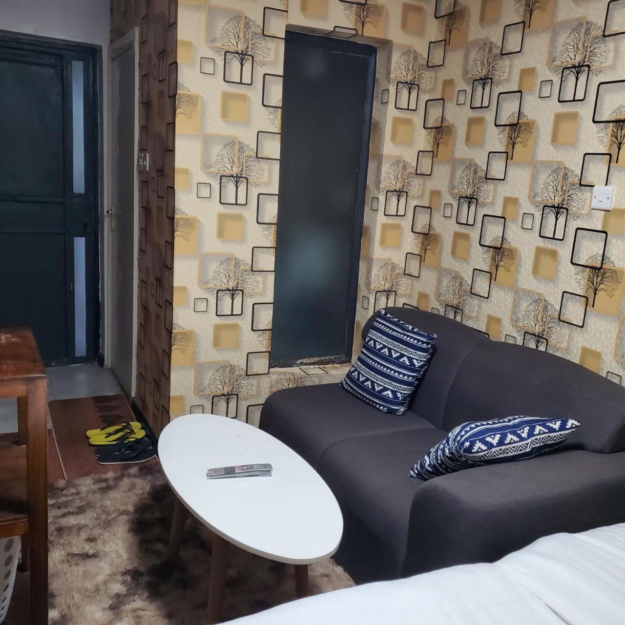 ナイロビLovely & Cozy Compact Studio Near Airport With Rooftop Viewアパートメント エクステリア 写真