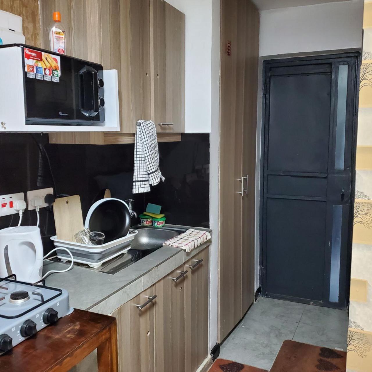 ナイロビLovely & Cozy Compact Studio Near Airport With Rooftop Viewアパートメント エクステリア 写真