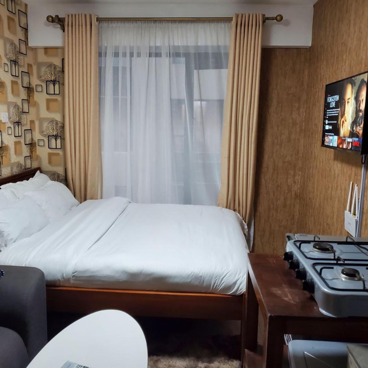 ナイロビLovely & Cozy Compact Studio Near Airport With Rooftop Viewアパートメント エクステリア 写真