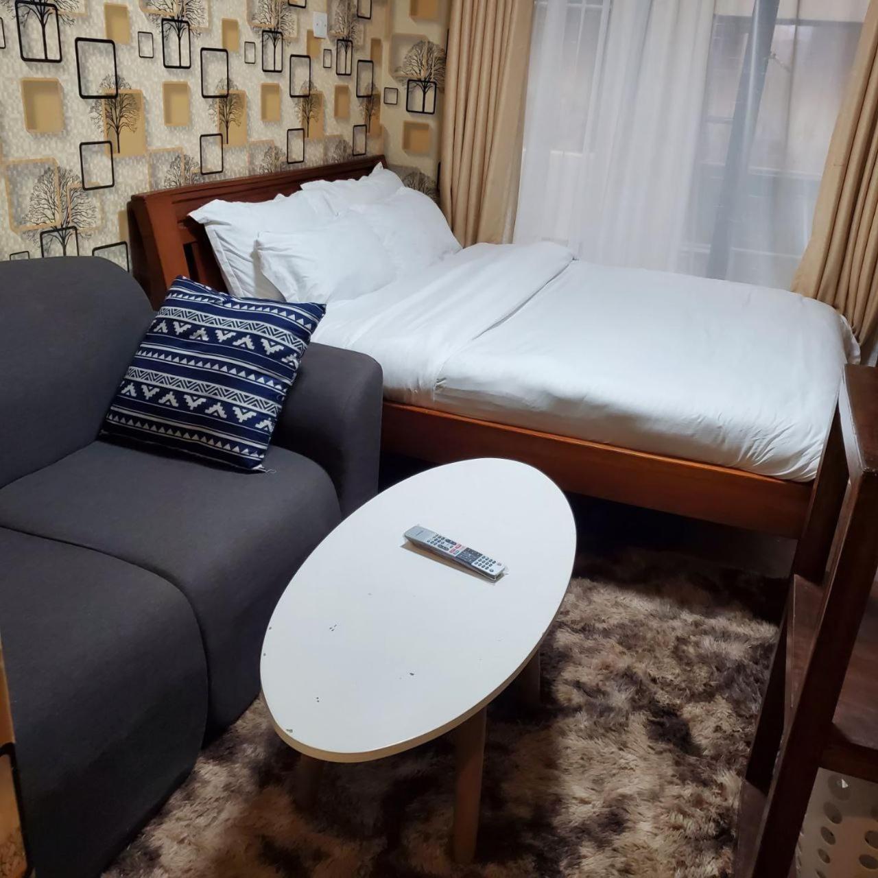 ナイロビLovely & Cozy Compact Studio Near Airport With Rooftop Viewアパートメント エクステリア 写真