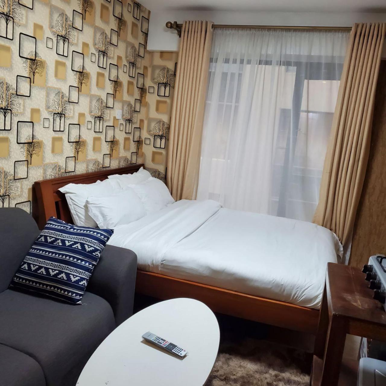 ナイロビLovely & Cozy Compact Studio Near Airport With Rooftop Viewアパートメント エクステリア 写真