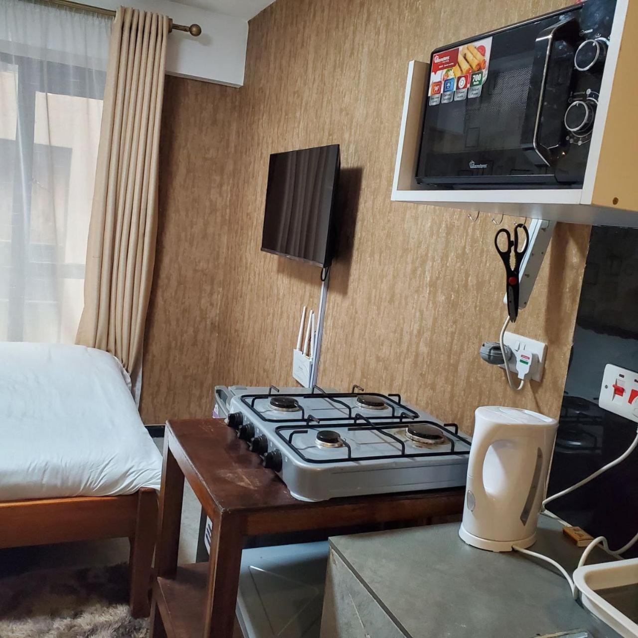 ナイロビLovely & Cozy Compact Studio Near Airport With Rooftop Viewアパートメント エクステリア 写真