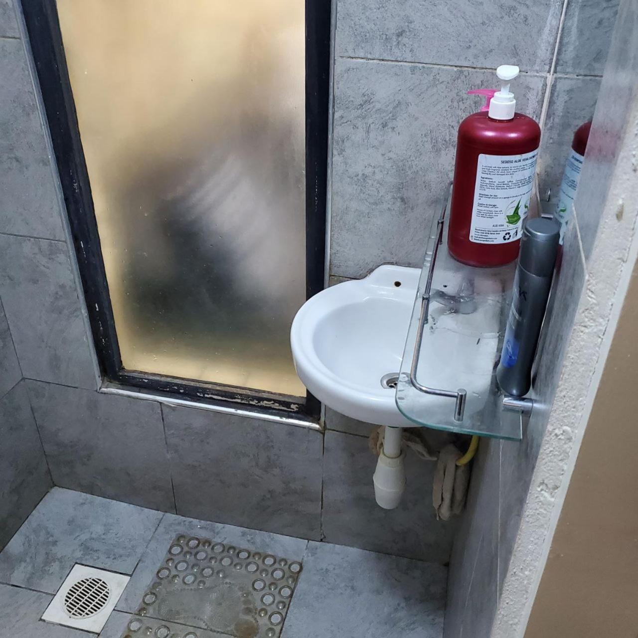 ナイロビLovely & Cozy Compact Studio Near Airport With Rooftop Viewアパートメント エクステリア 写真
