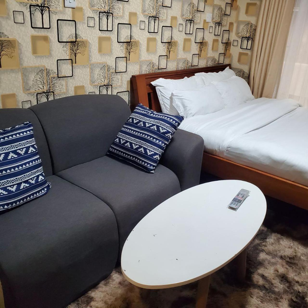ナイロビLovely & Cozy Compact Studio Near Airport With Rooftop Viewアパートメント エクステリア 写真