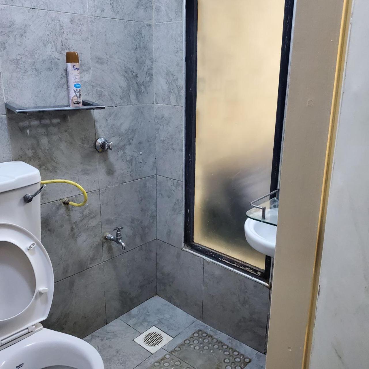 ナイロビLovely & Cozy Compact Studio Near Airport With Rooftop Viewアパートメント エクステリア 写真